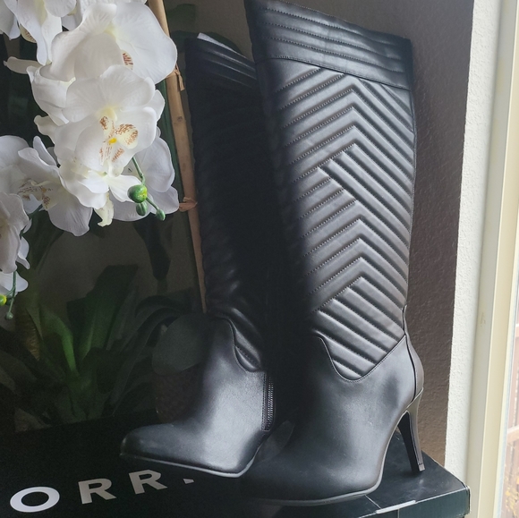 Torrid Quilted Leather Knee Boots sz 12 / Statement Boots / Heels - Picture 3 of 5